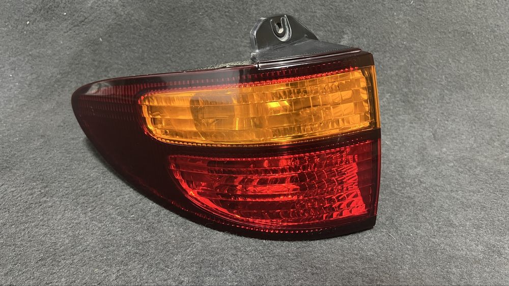 Задний левый фонарь Тойота Эстима 2003