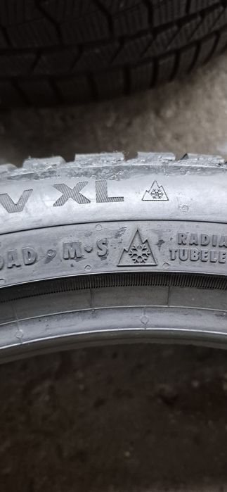 4 anvelope iarna ca noi Continental,fata 245/40/20,spate 275/35/20,dot 2025.Pretul este pe bucata.