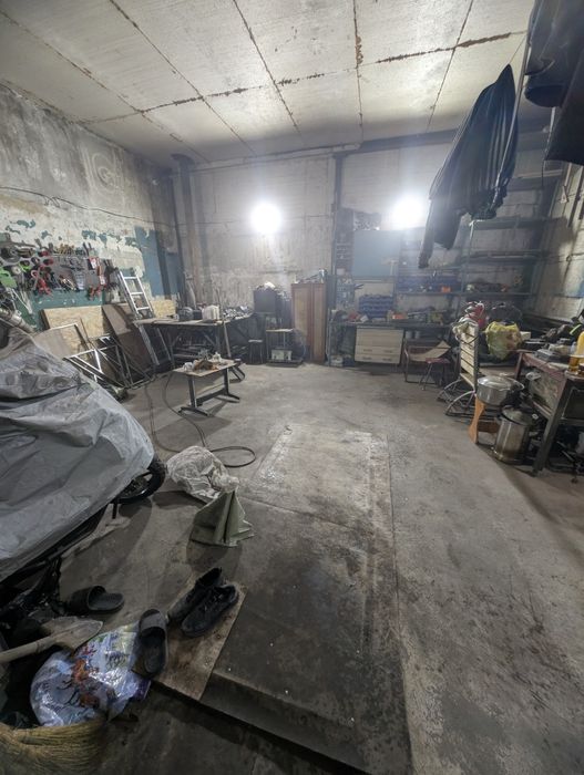 Продаётся большой гараж