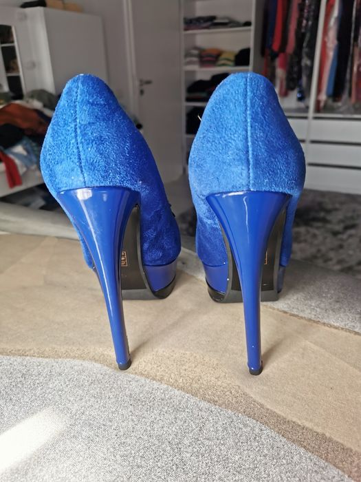 Pantofi noi, marimea 37