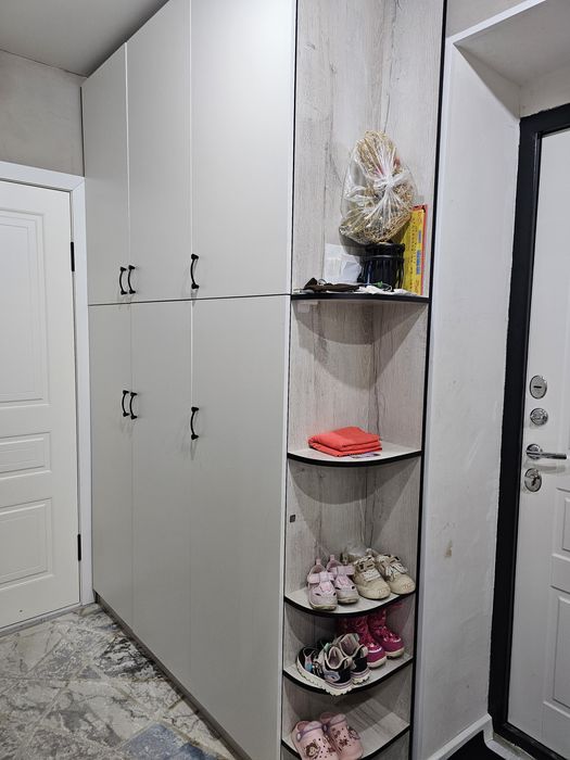 Шкаф,диван,комод, стол,обувница