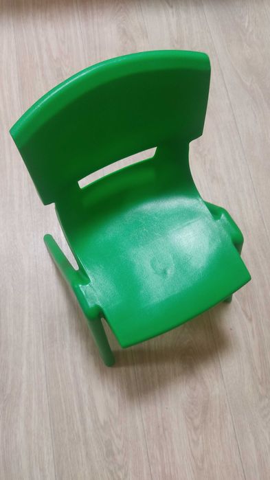 Продаётся стул детский, маленький.