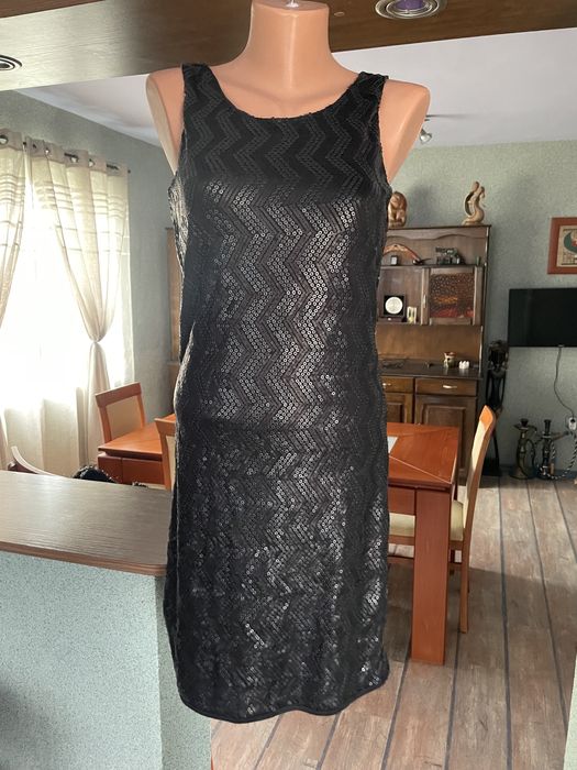 Елегантна рокля с пайети