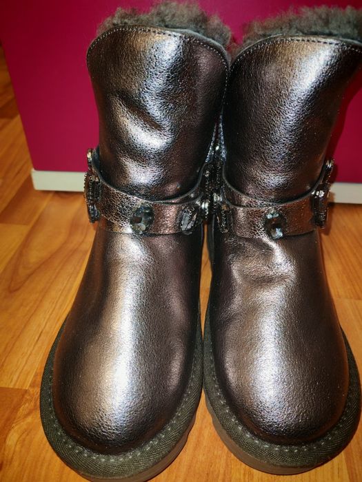 Cizme model UGG nr 36 din piele de culoare gri