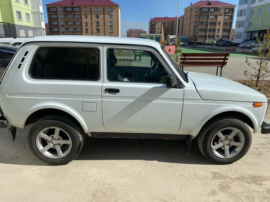 Продам ниву 2121