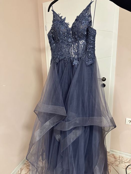 Продавам бална рокля