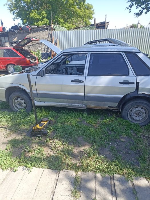 Нисан сани, форд сиера, Лада 2115.