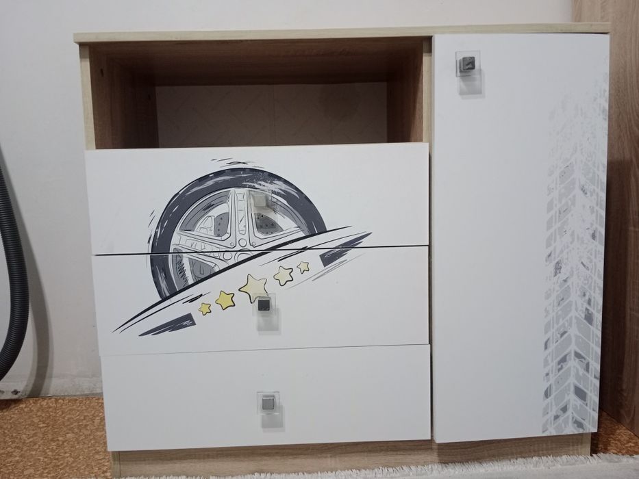 Детский шкаф и комод