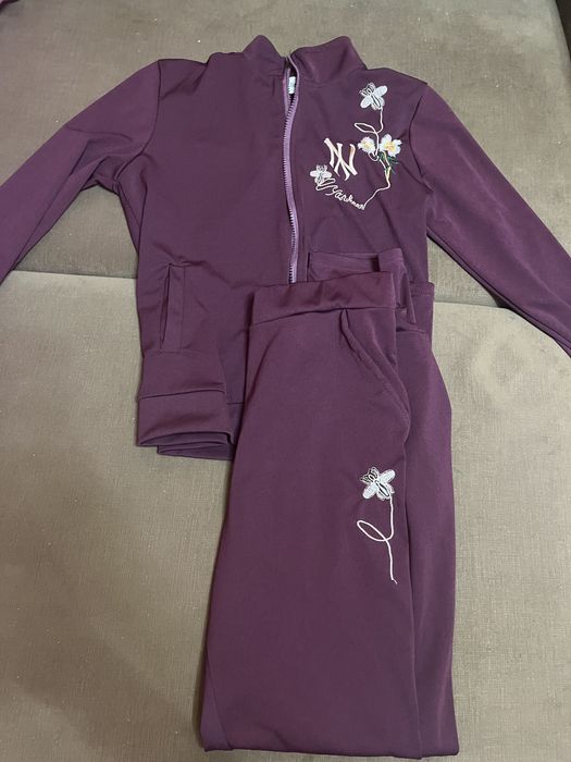 Костюмы женские