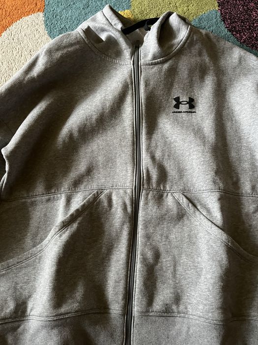 Vând hanorac cu glugă Under Armour