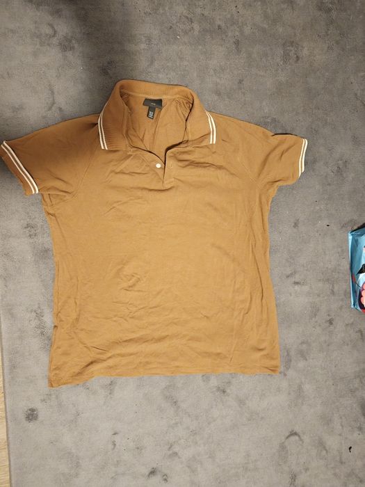 Tricou polo H&M .
