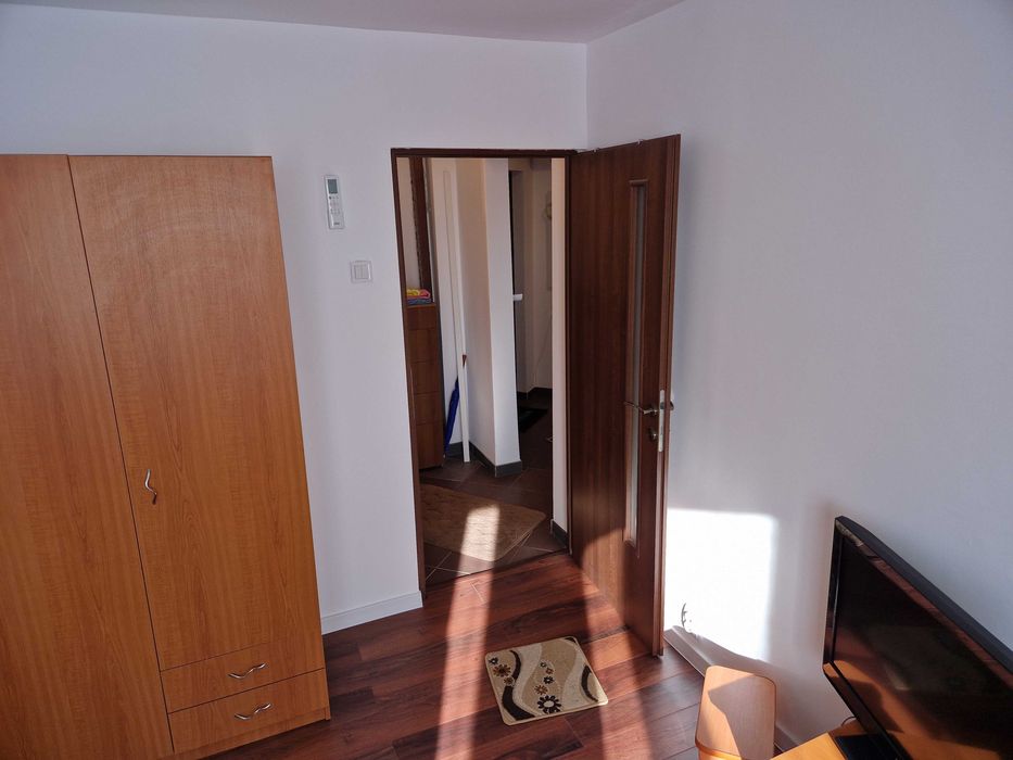 Ofer spre închiriere Apartament 2 camere decomandat. Stefan Cel Mare