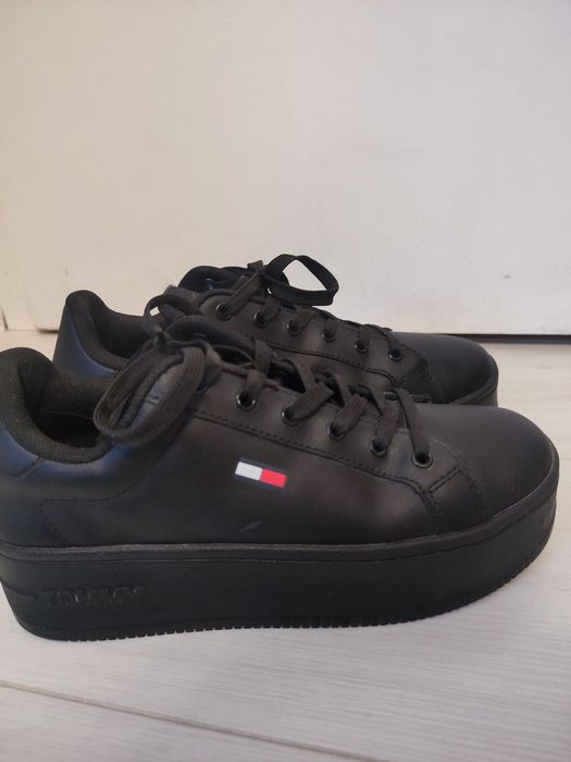 Обувки Tommy Hilfiger 38