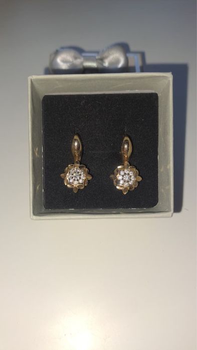 Сырға сатылады алтын