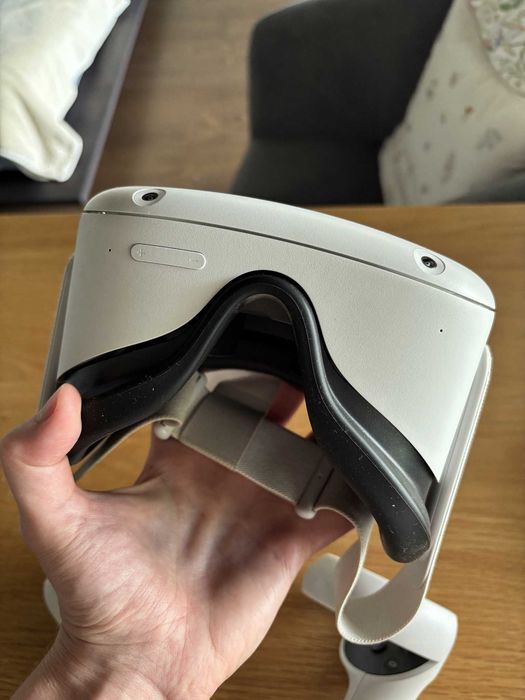 Oculus Meta Quest 2 64GB cu 2 controllere