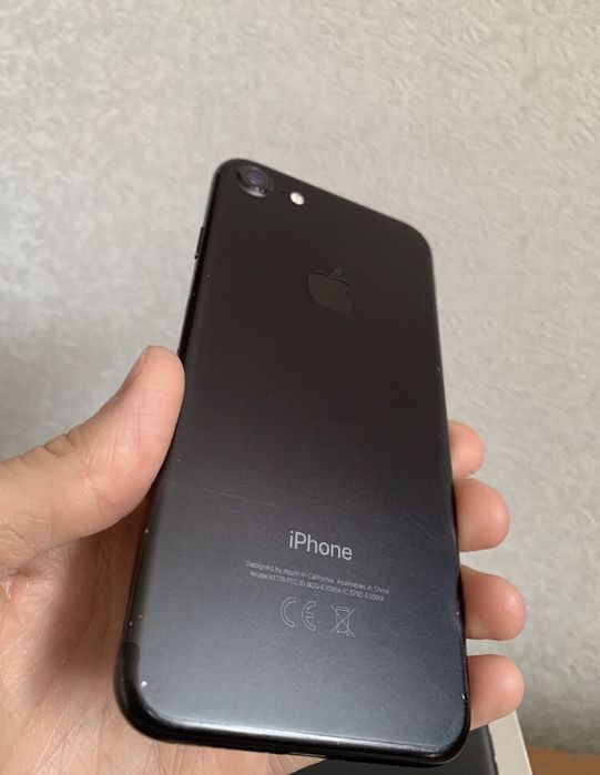 Продаю Iphone 7