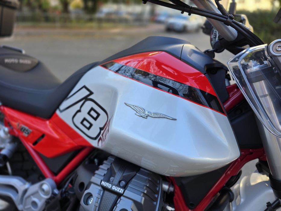 Moto Guzzi V85 TT 2024