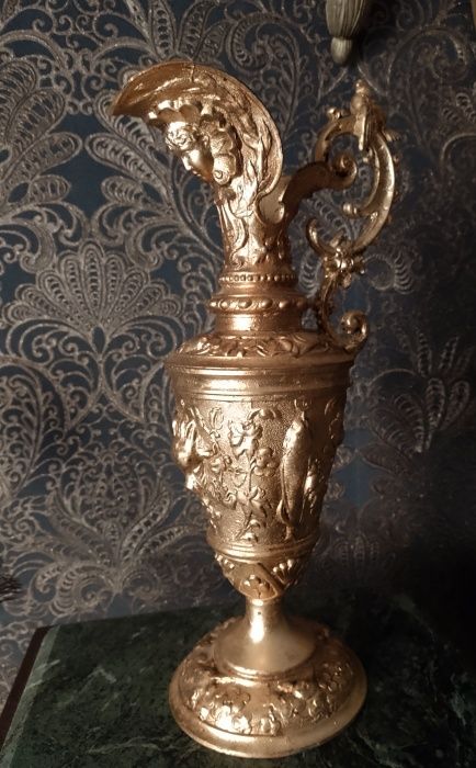 Set carafe Baroc foarte vechi din metal aurit ,piese cu o lucrătură de