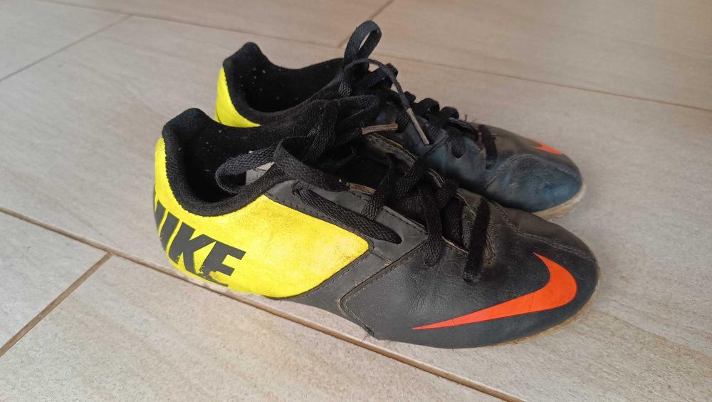 детски футболни обувки гъсенички бутонки Nike размер 33 номер, дължина на стелката 20.5см