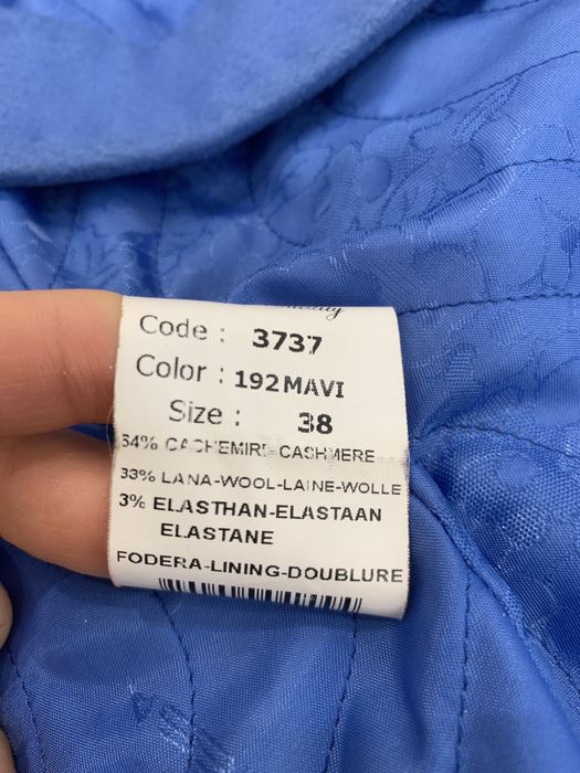 Пальто голубого цвета с карманами