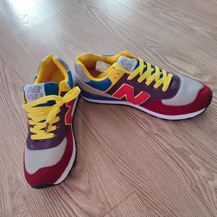 Кроссовки женские