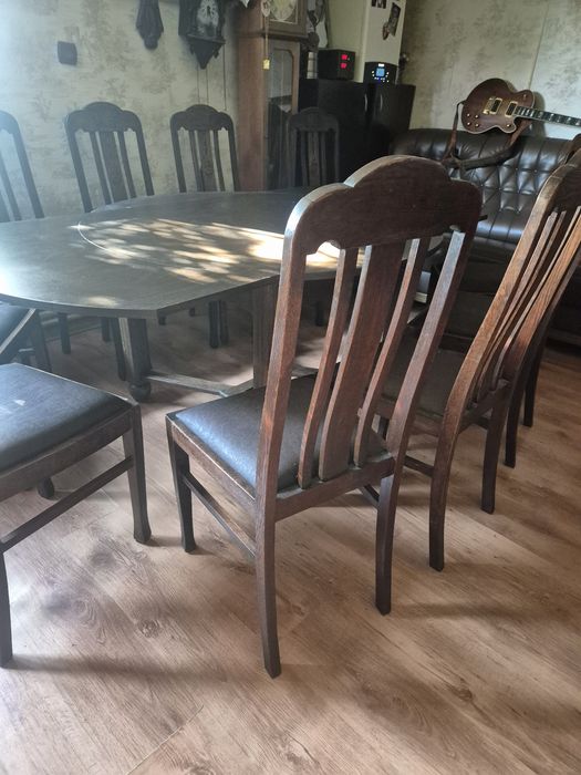 Masa ovala lemn masiv  + 10 scaune lemn masiv si șezut din piele