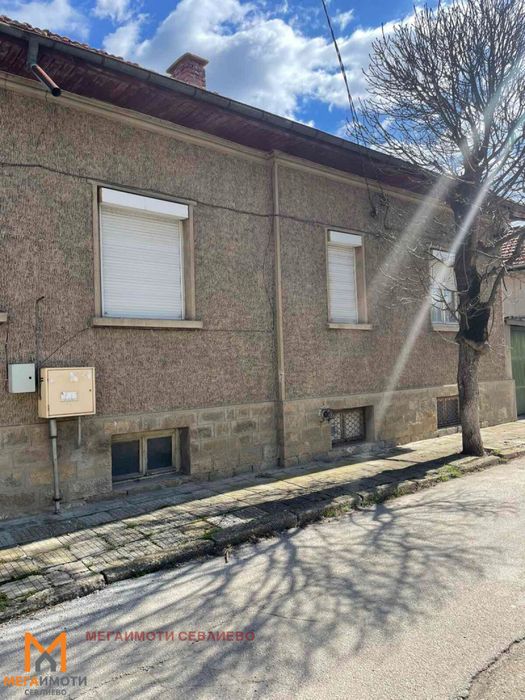 Продажба Къща гр. Севлиево - гр. Севлиево 100m² и двор 330m²