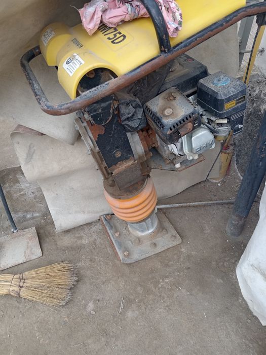 Вибронога бензиновая