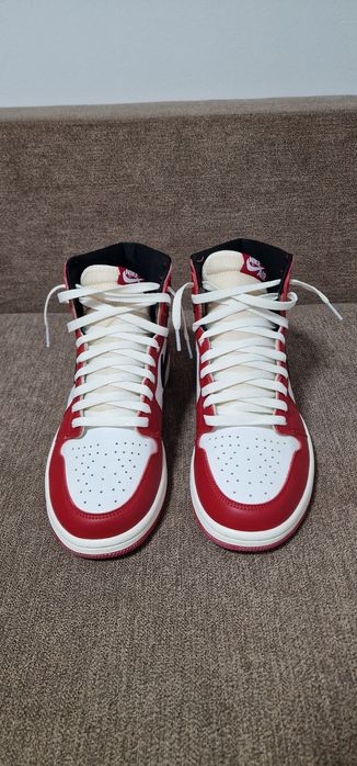 Air Jordan 1 High Chicago Lost and Found