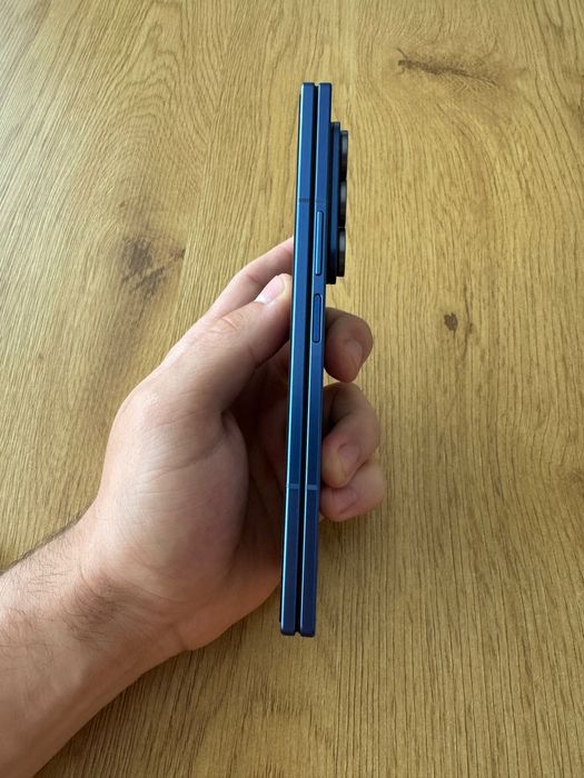 Продавам Samsung Galaxy Z Fold 7 Blue Shadow 512GB.