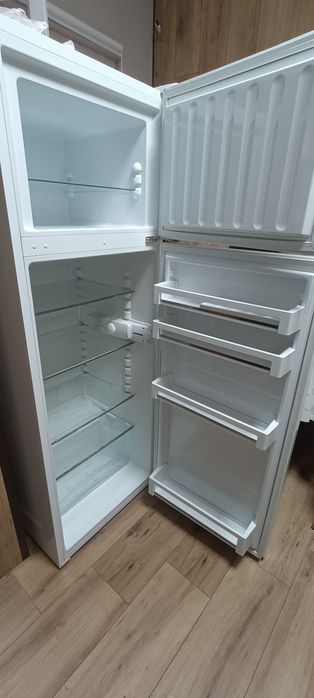 Хладилник с горна камера Liebherr