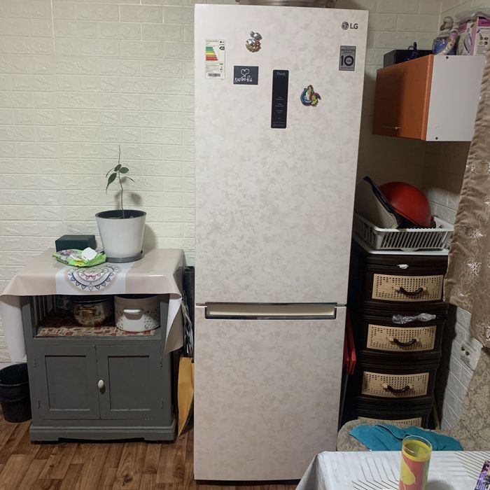 Продам робочий холодильник от LG