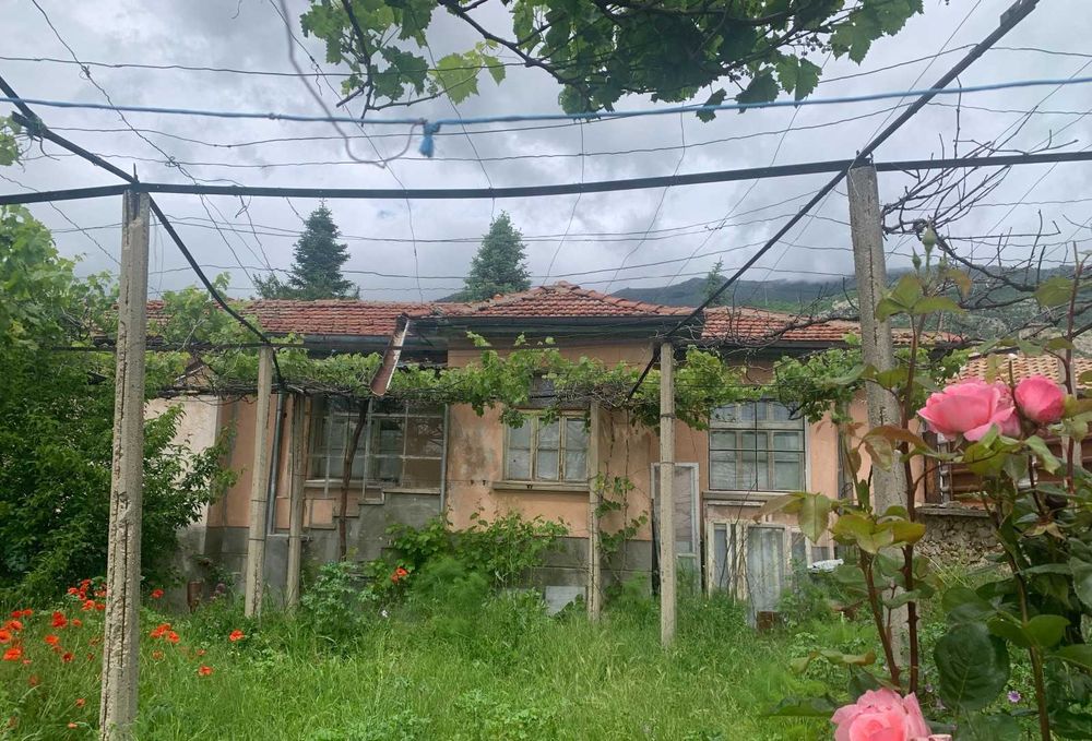 Продавам къща в гр.Карлово,кв.Сушица