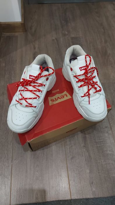 Боти и спортни обувки