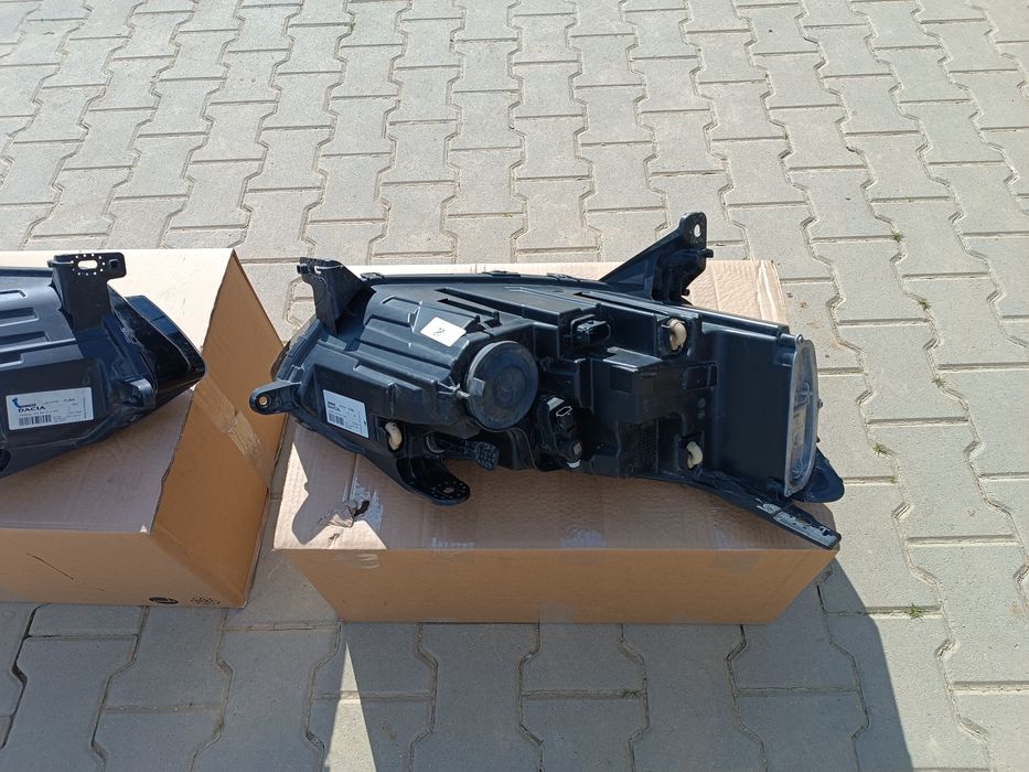 Far stânga dreapta Dacia Logan 3