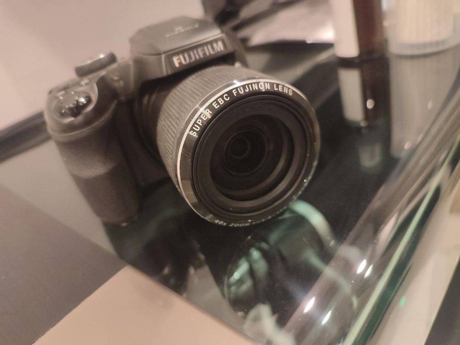 Aparat foto Fujifilm FinePix Bridge Zoom 42x - stare bună