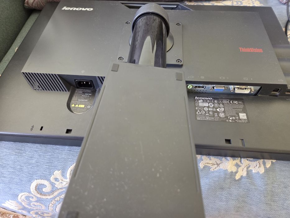 Монитор 24' 1920х1200!!! Lenovo. Dvi, vga.