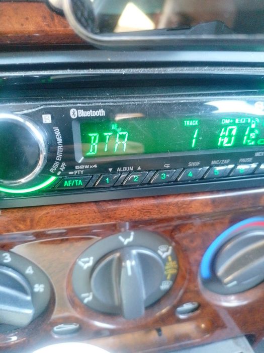 Vând cd player sony