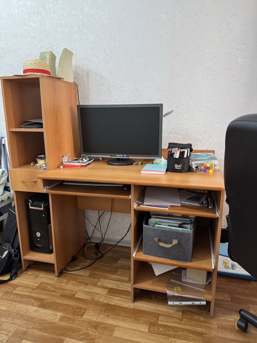 Продам компьютерный стол