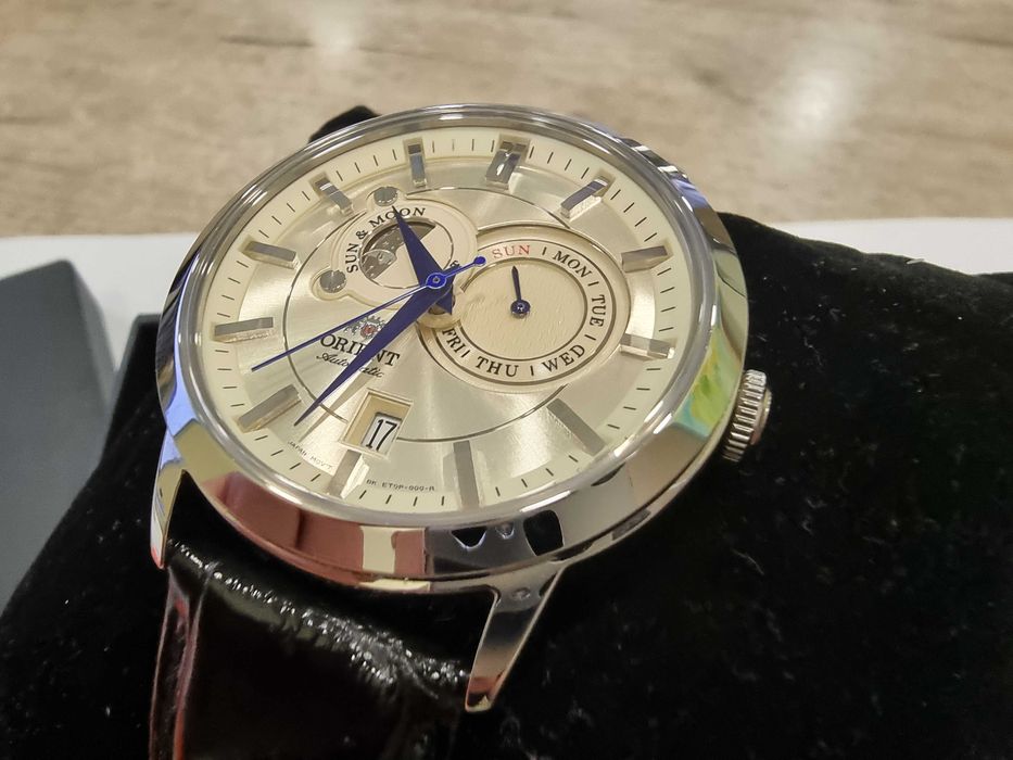 Механичен часовник Orient Sun and Moon