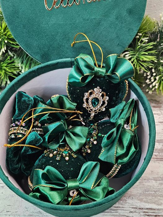 Комплект коледни топки.