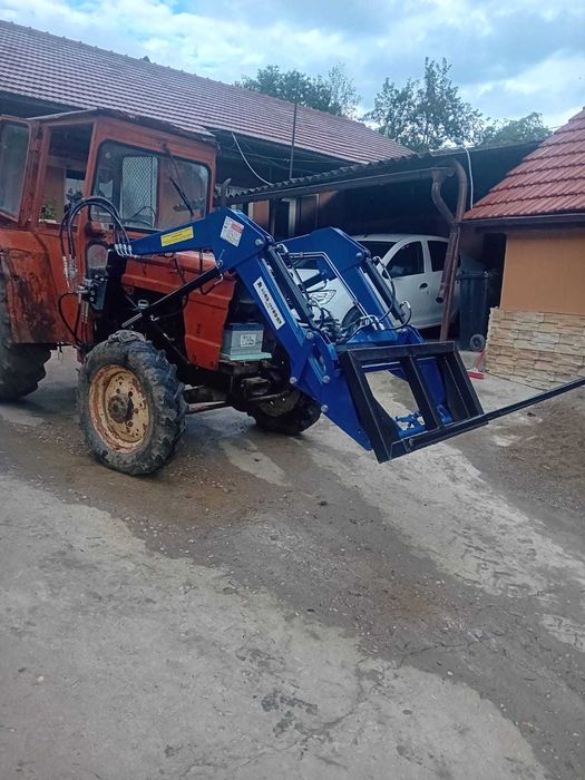 Pachet promotional Incarcator frontal - cupa si furca pt. baloti agro