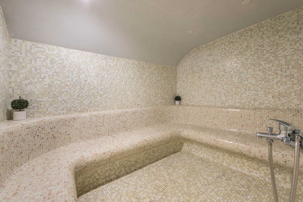 Продава се Хотел в Балчик - 2000 кв.м за 230 €/кв.м - Снимка #9