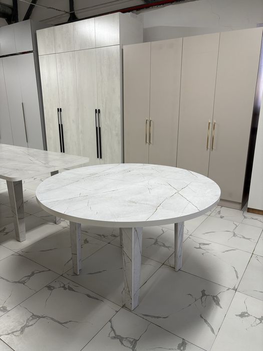 Обеденный стол для кухни