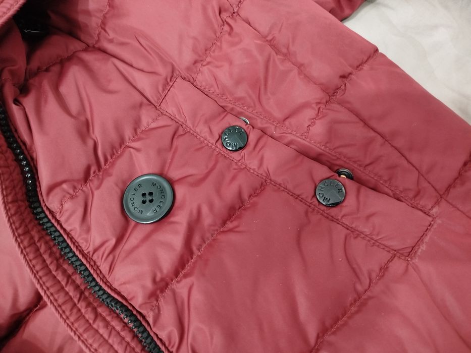 Женская куртка от бренда Moncler