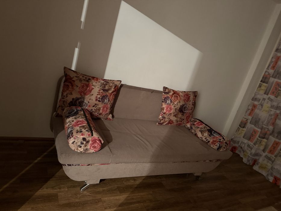 диван срочно продается