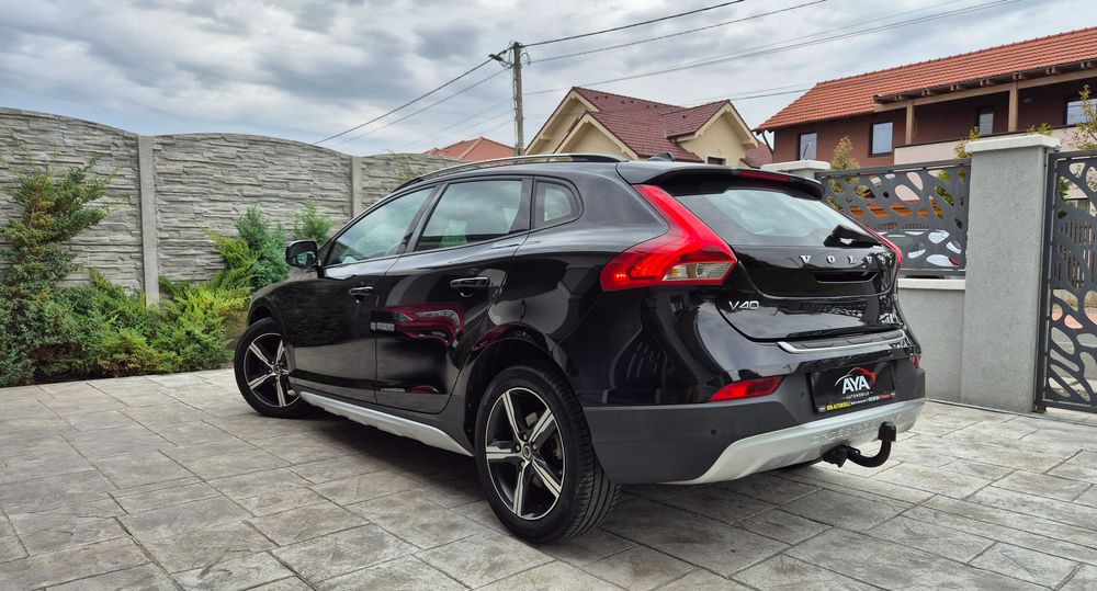 Volvo/V40/Cross Country/1.6 Tdci/Camera/Bi-Xenon/Rate sau Cash/Livrare Gratuita/R.A.R./Numere Rosii/