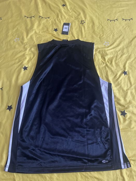 Maieu adidas nou, cu eticheta