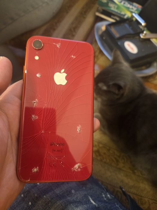 IPhone XR  capac crapat
