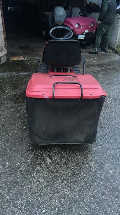 Tractoras gazon motor B&S 12,5 cai